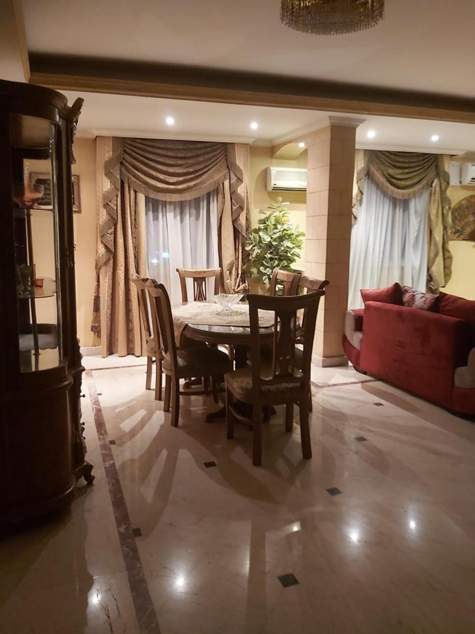 شقه للايجار مفروشه 260 م شارع جامعة الدول العربية الرئيسي المهندسين Apartment
